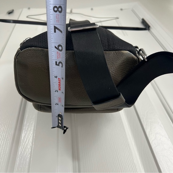 Michael Kors Cooper Sling Pack Backpack Purse Leather Luggage Travel Bag Green - Picture 4 of 16